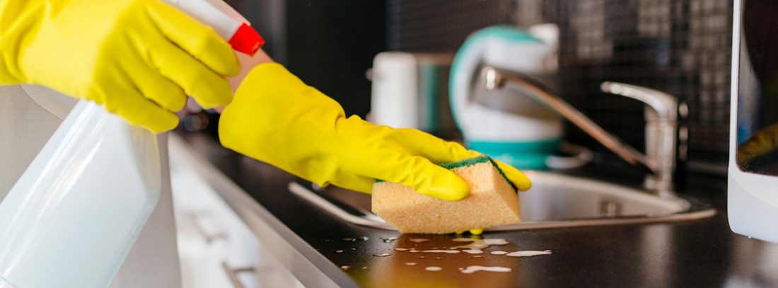Mantenimiento del cubo de basura de la cocina para evitar infecciones
