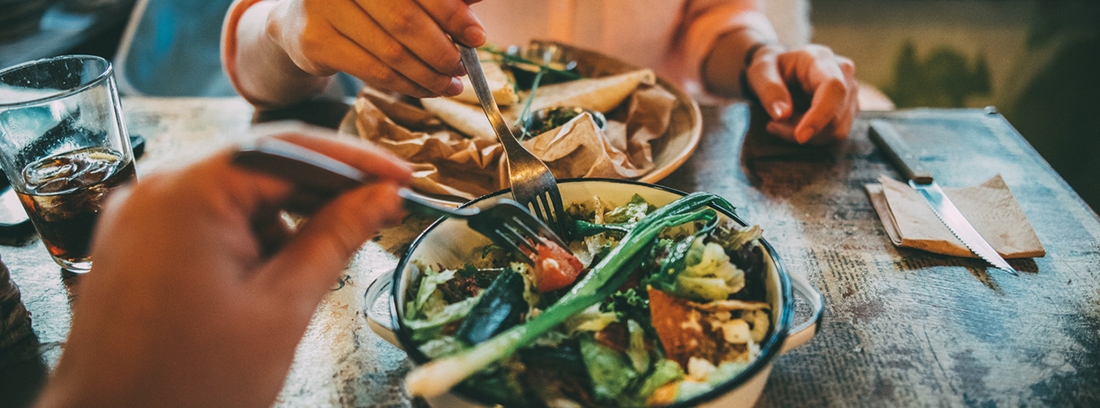 Describir dos formas en que una nutrición adecuada puede mejorar la fertilidad.