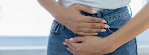 mujer con problemas de colon irritable