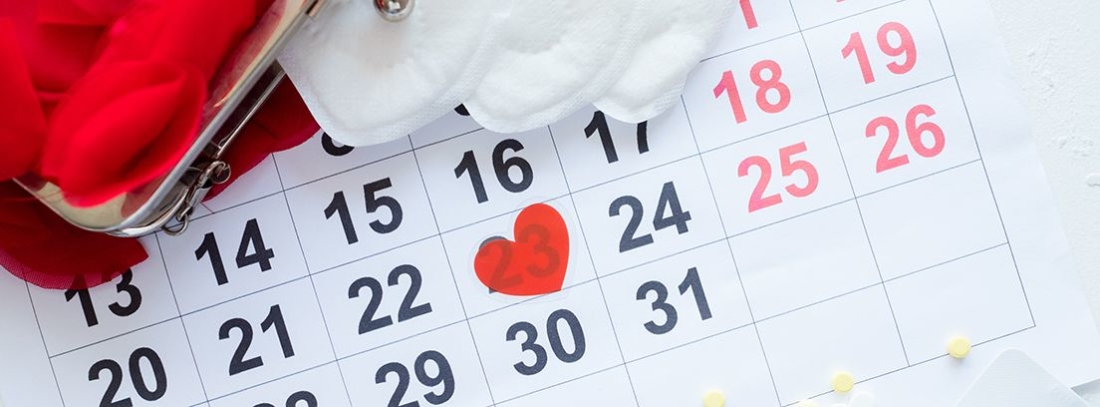 calendario con un corazón encima del número veintitrés