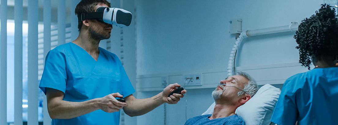 enfermo y médico en hospital con gafas de realidad virtual para rehabilitación