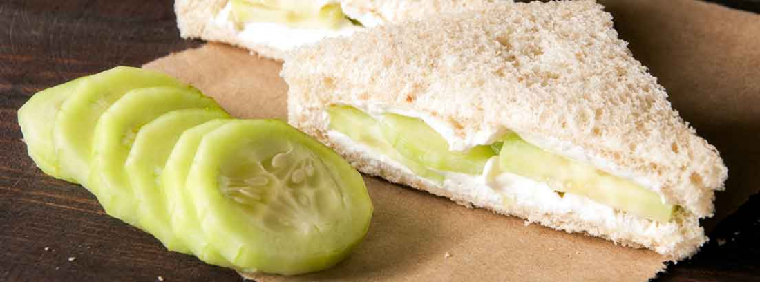 sandwich de pepino y queso crema 