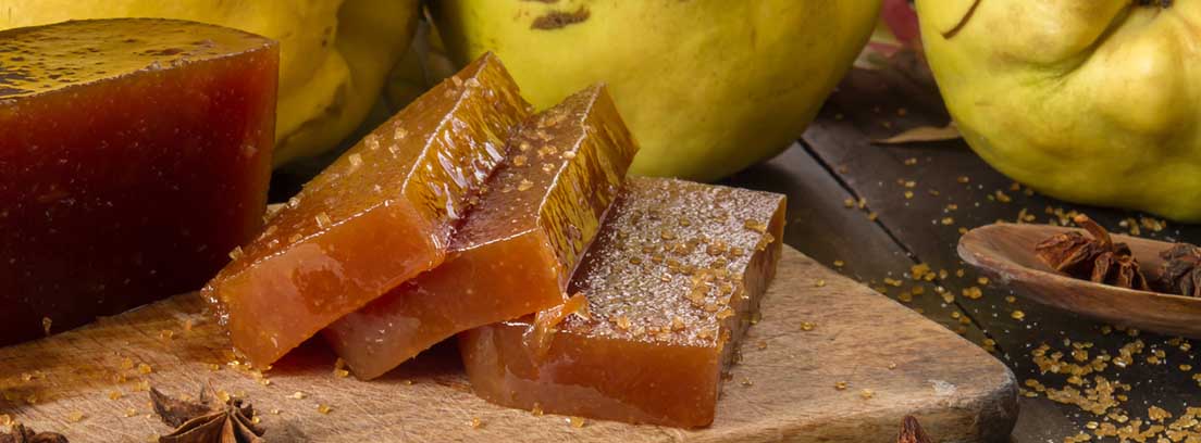 Beneficios del membrillo: membrillo y dulce de membrillo en trozos