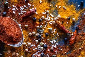 Beneficios y contraindicaciones de comer picante: diferentes especias picantes