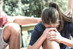 Caer enfermo el día de una maratón: chica deportista indispuesta