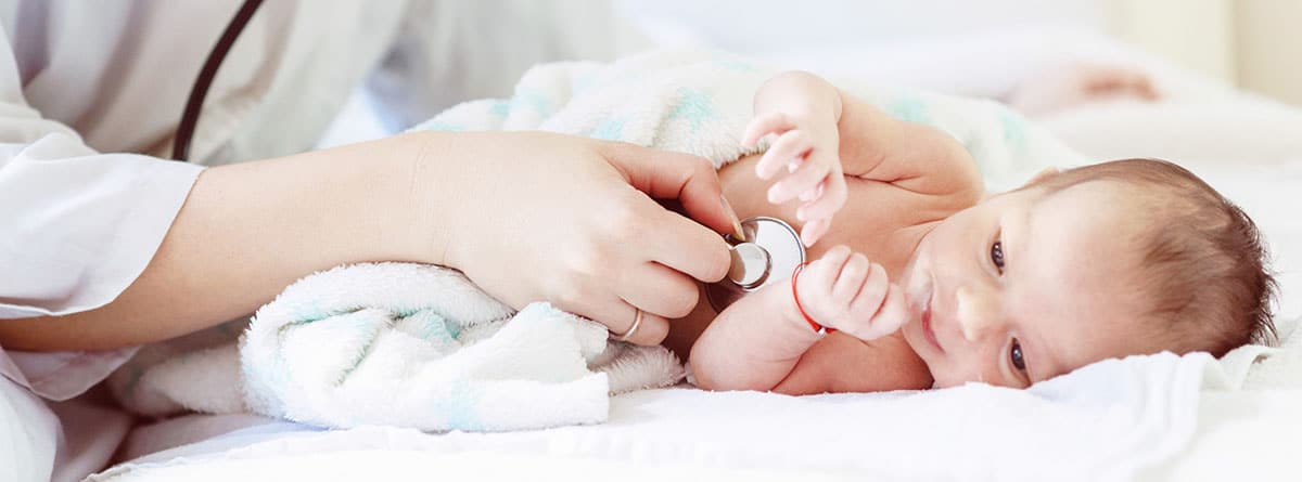 Hiperplásia sebácea en bebés: auscultación del bebé