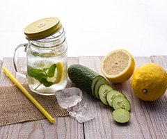 Dieta depurativa: Bebida depurativa a base de limón, pepino y menta