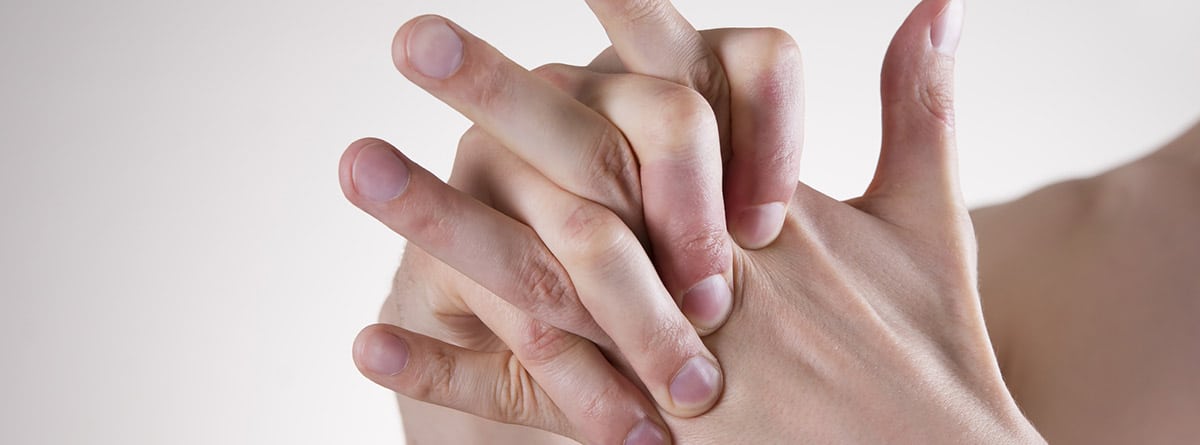 ¿Es malo crujirse los dedos? ¿Y el cuello? : crujir las articulaciones de los dedos