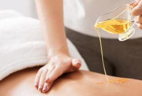 Masaje en la espalda con Aceite de Magnesio