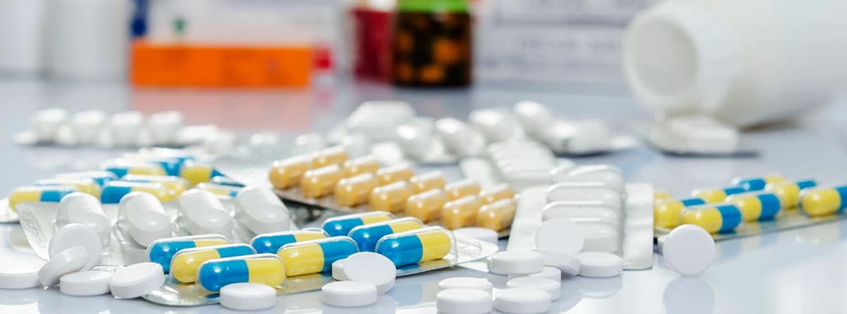 Medicinas sobre una mesa