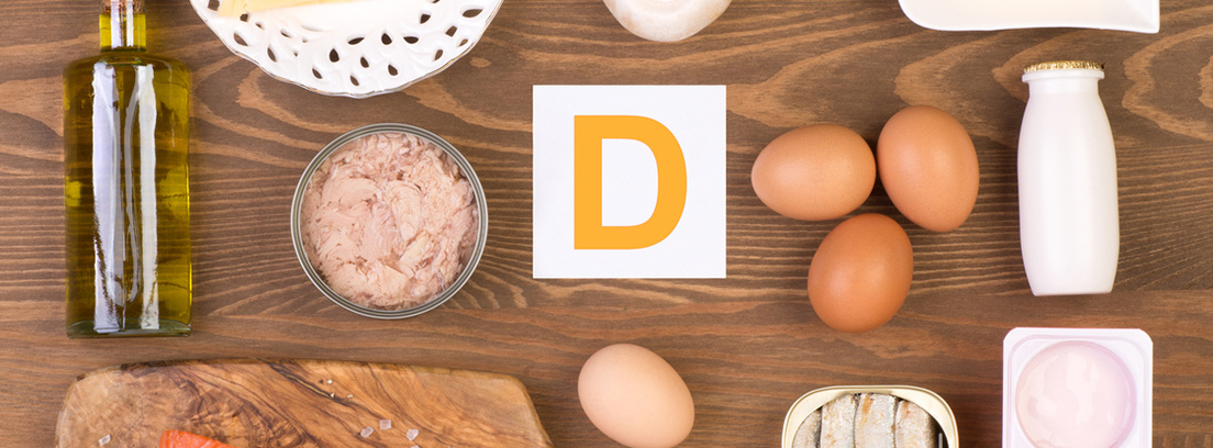 vitamina d comida sobre una mesa con una D