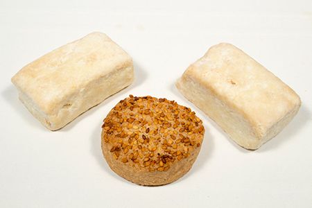 Polvorones dos mantecados y un polvorón