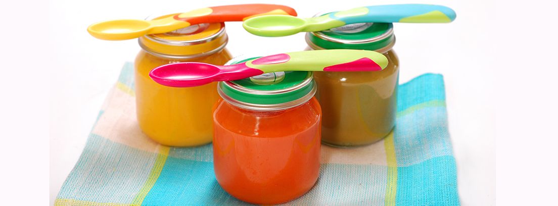 alimentos-para-niños diferentes potitos con cuharillas encima