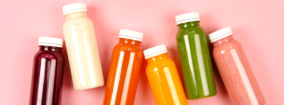 bebeidas-hidratantes2 botellas con diferentes bebidas hidratantes