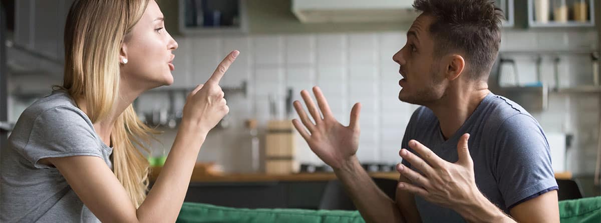 Una pareja discutiendo
